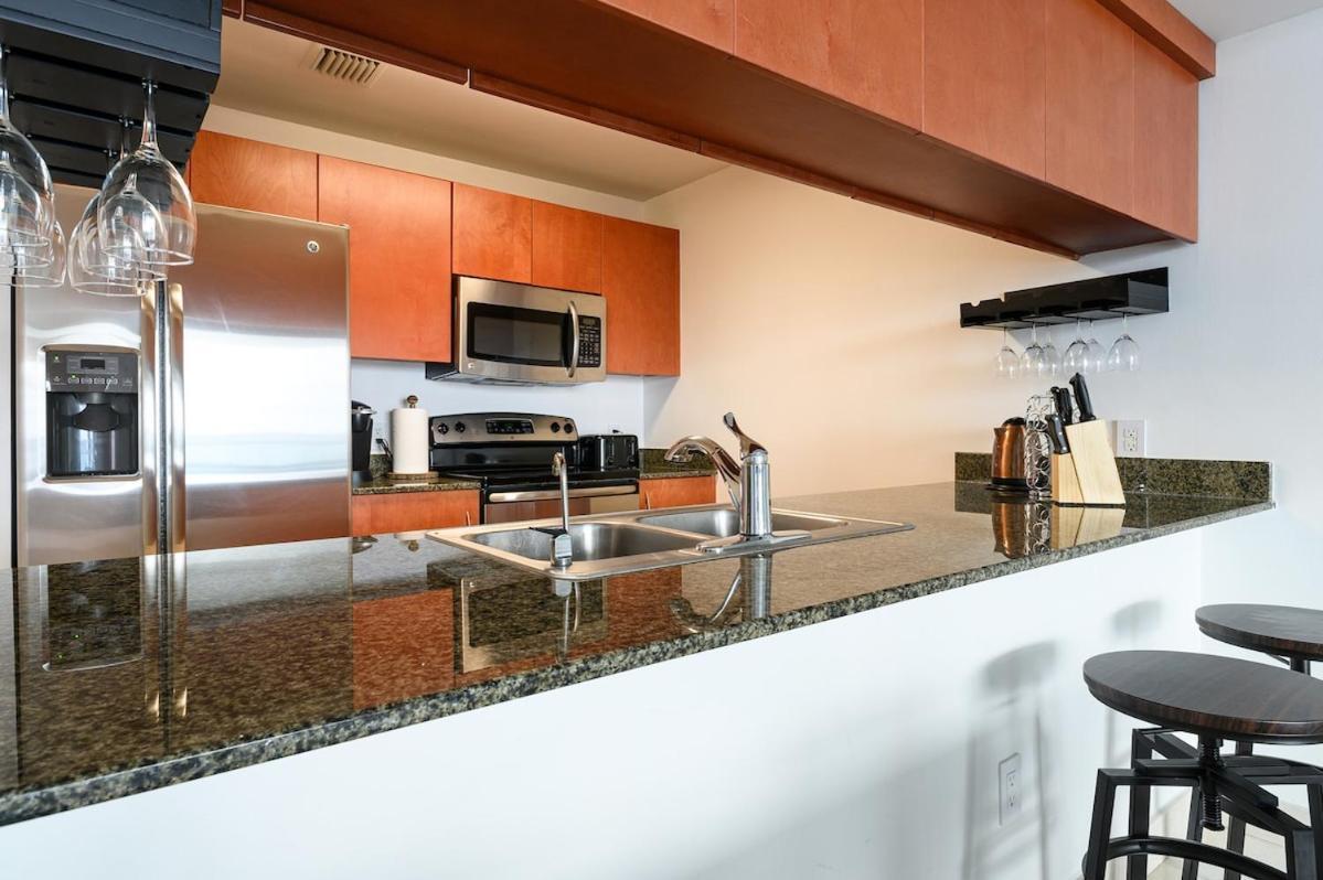 Spacious Penthouse In Brickell 3 Bedroom Free Parking Apartment *